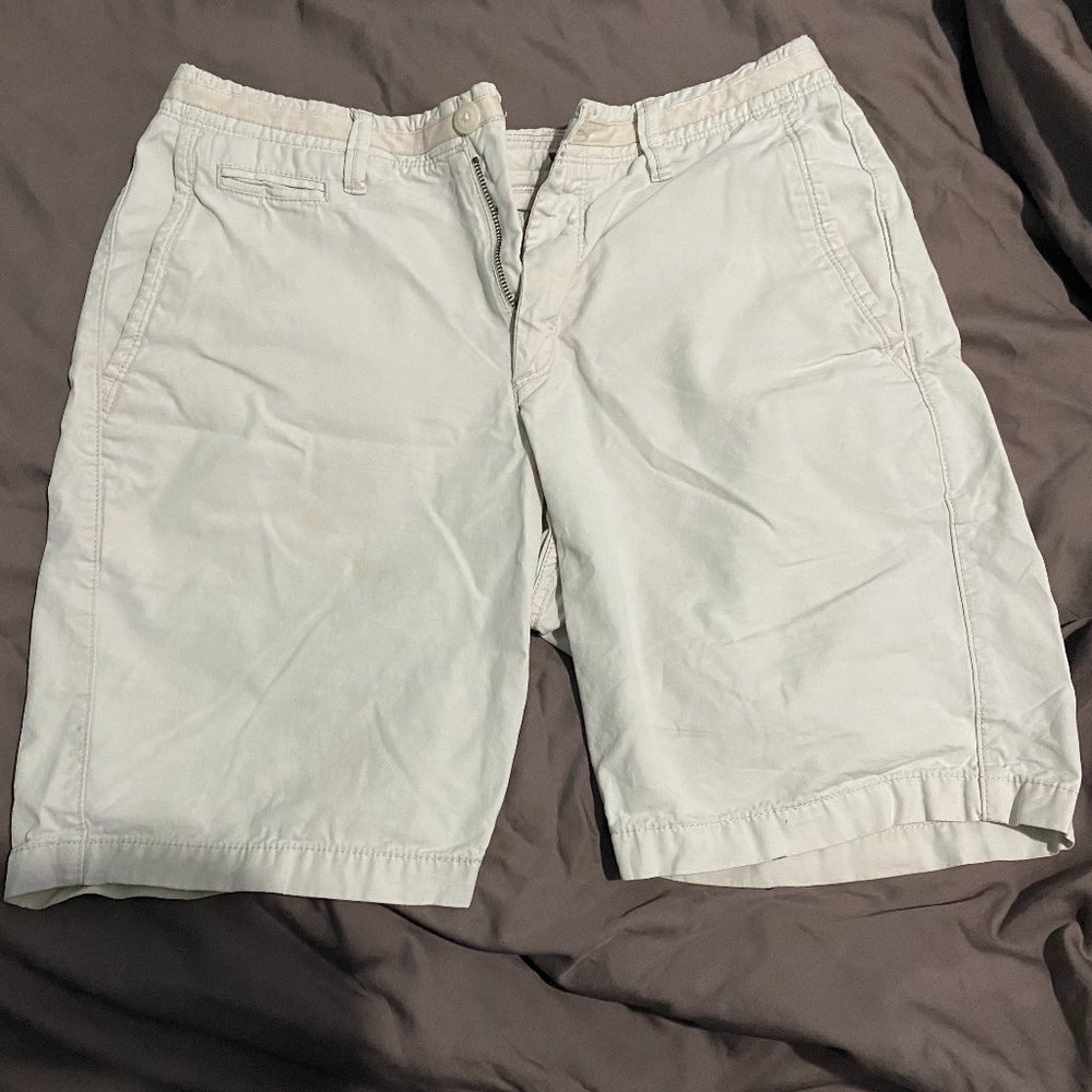 GAP Men's White Shorts - Size 31